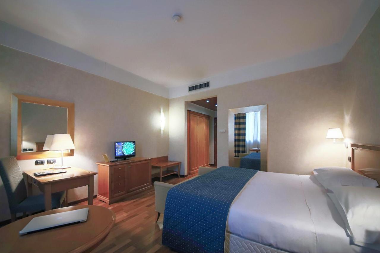 Monica Hotel Fiera Pregnana Milanese ภายนอก รูปภาพ
