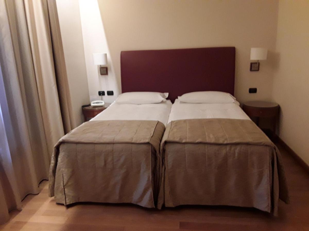 Monica Hotel Fiera Pregnana Milanese ภายนอก รูปภาพ