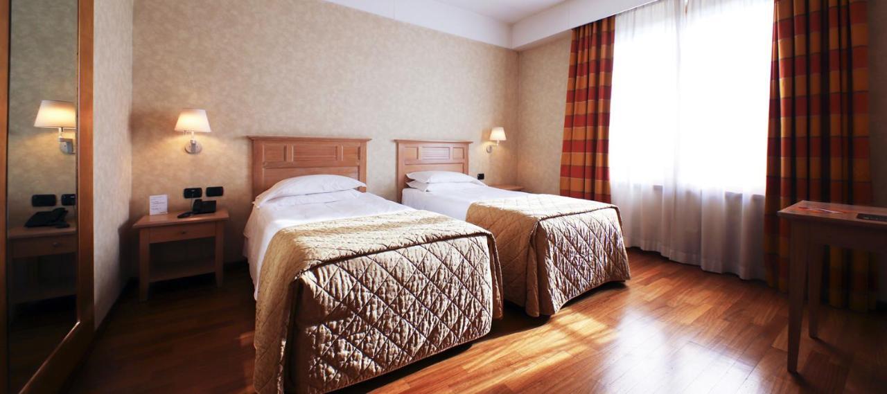 Monica Hotel Fiera Pregnana Milanese ภายนอก รูปภาพ