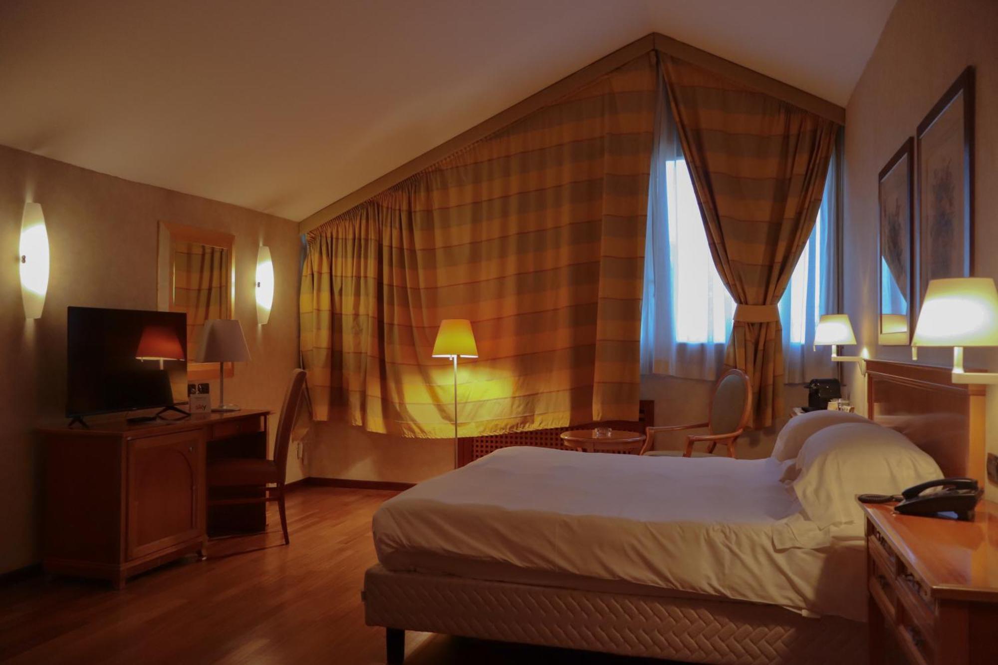 Monica Hotel Fiera Pregnana Milanese ภายนอก รูปภาพ