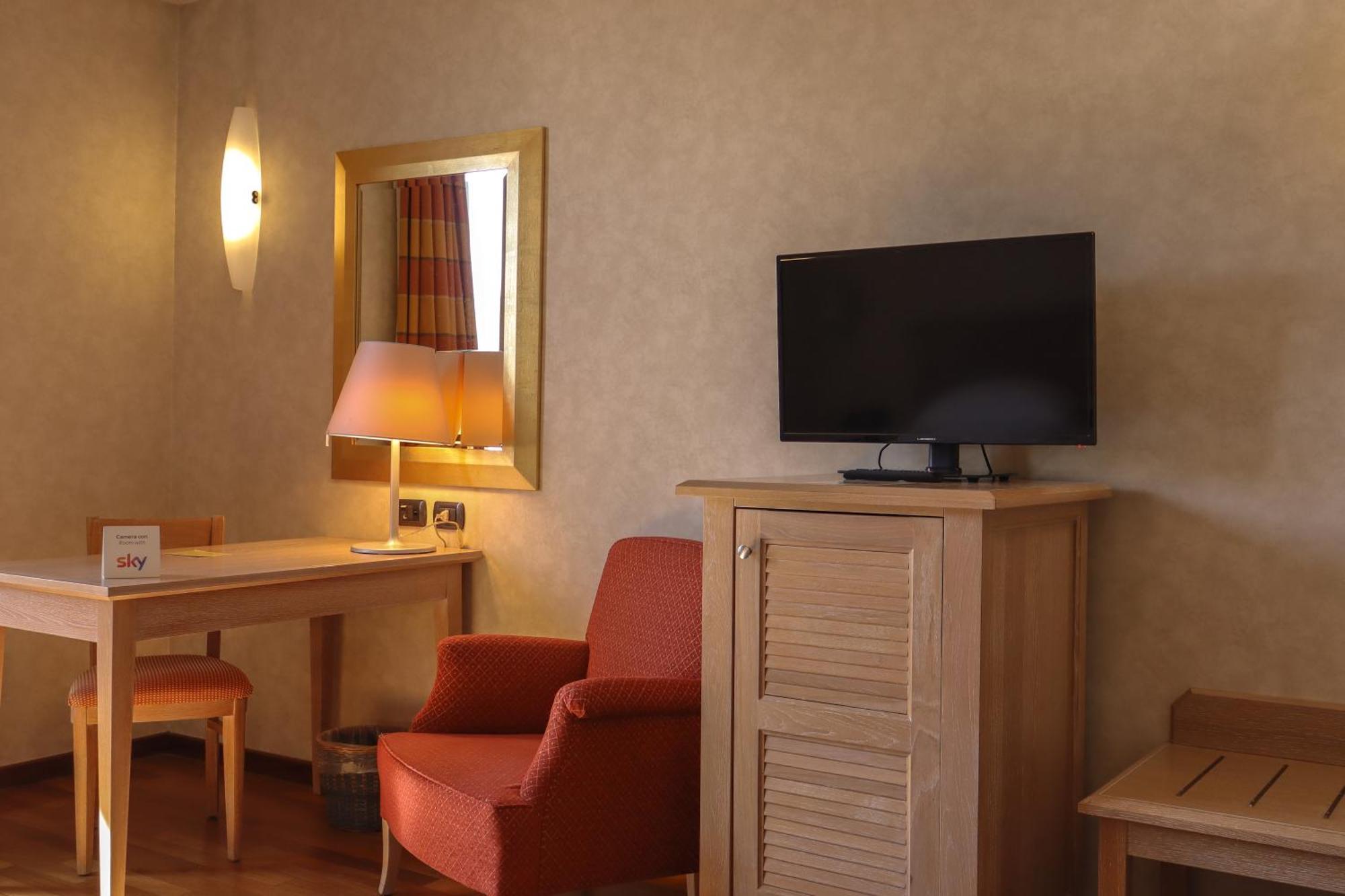 Monica Hotel Fiera Pregnana Milanese ภายนอก รูปภาพ