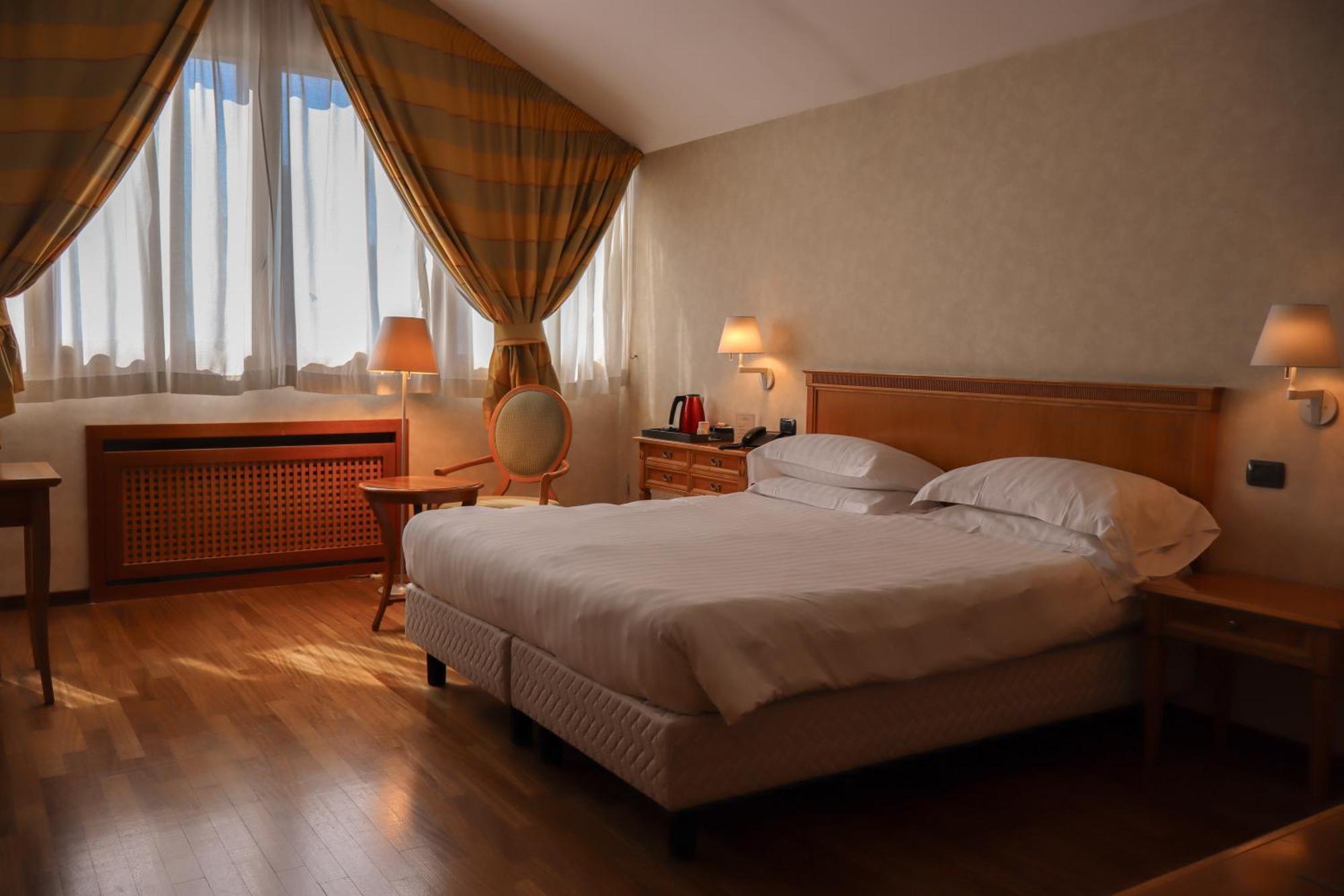 Monica Hotel Fiera Pregnana Milanese ภายนอก รูปภาพ