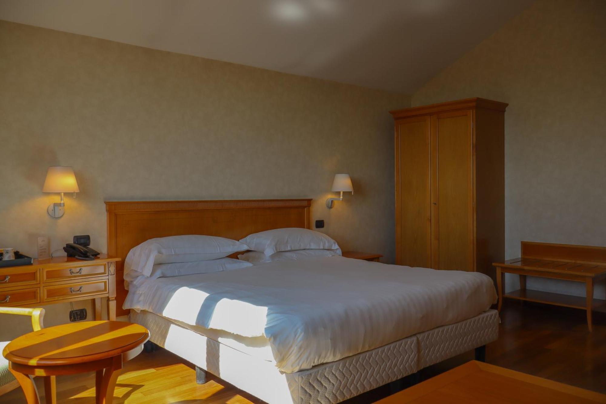 Monica Hotel Fiera Pregnana Milanese ภายนอก รูปภาพ
