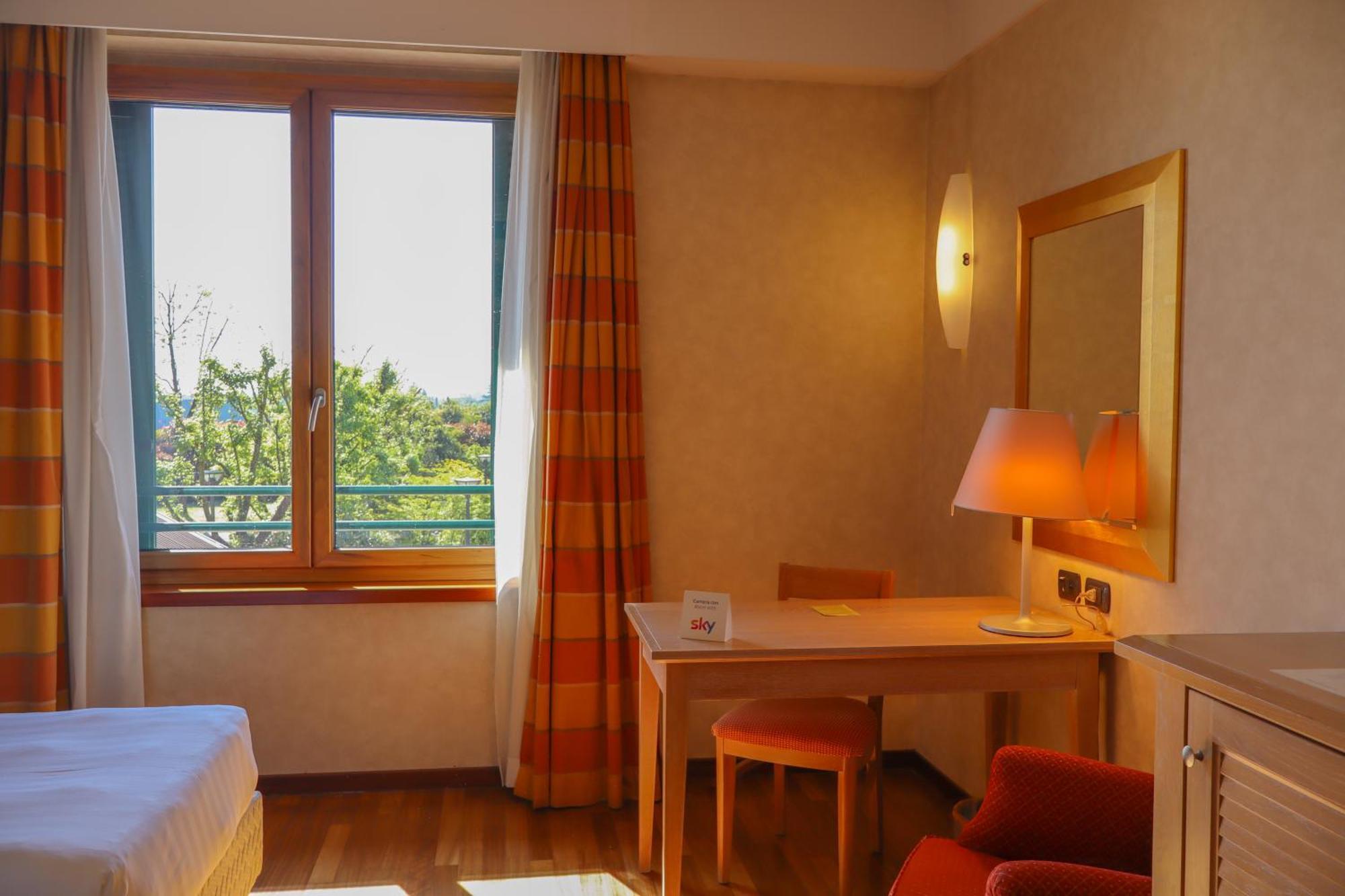 Monica Hotel Fiera Pregnana Milanese ภายนอก รูปภาพ