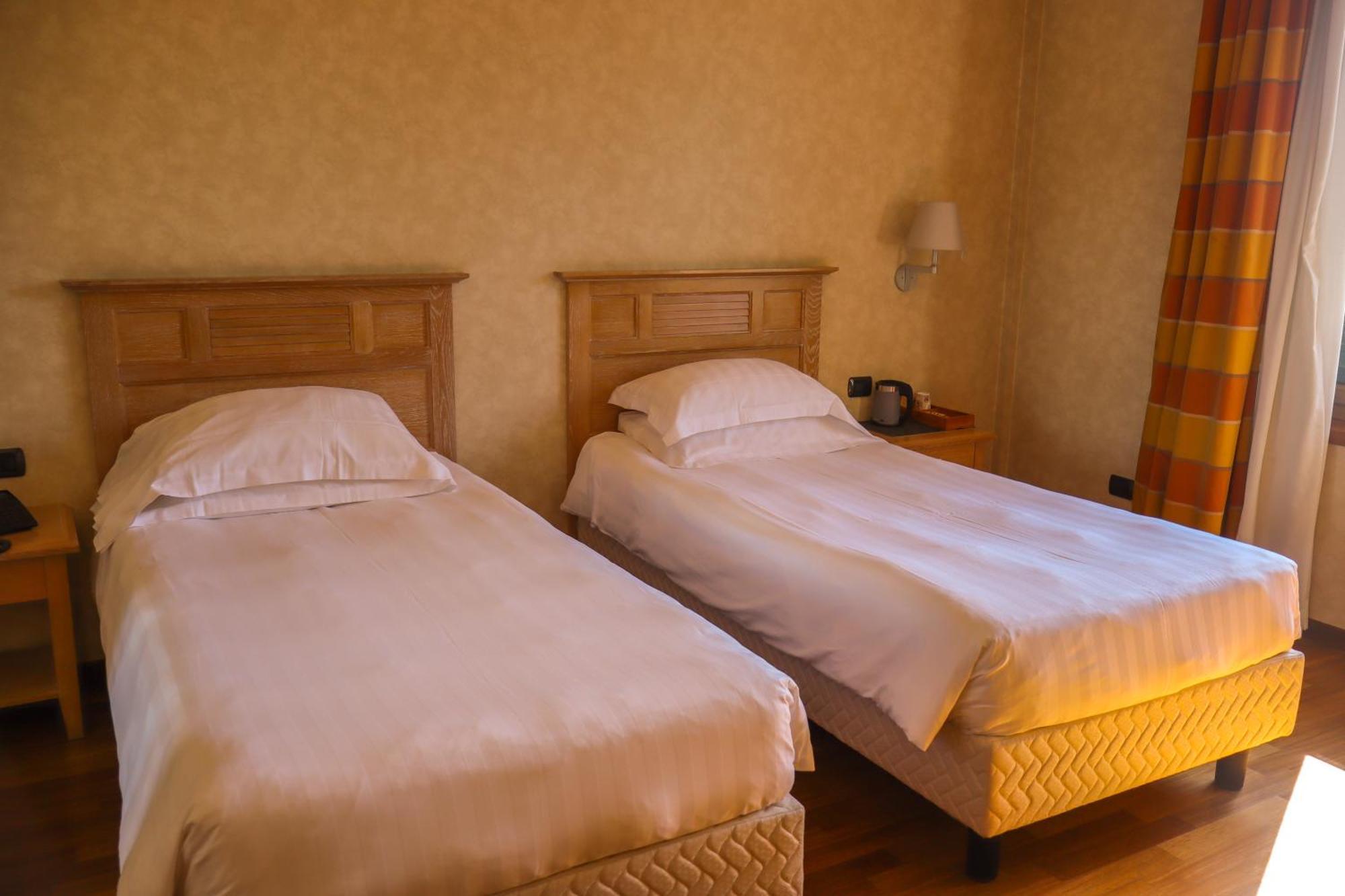 Monica Hotel Fiera Pregnana Milanese ภายนอก รูปภาพ