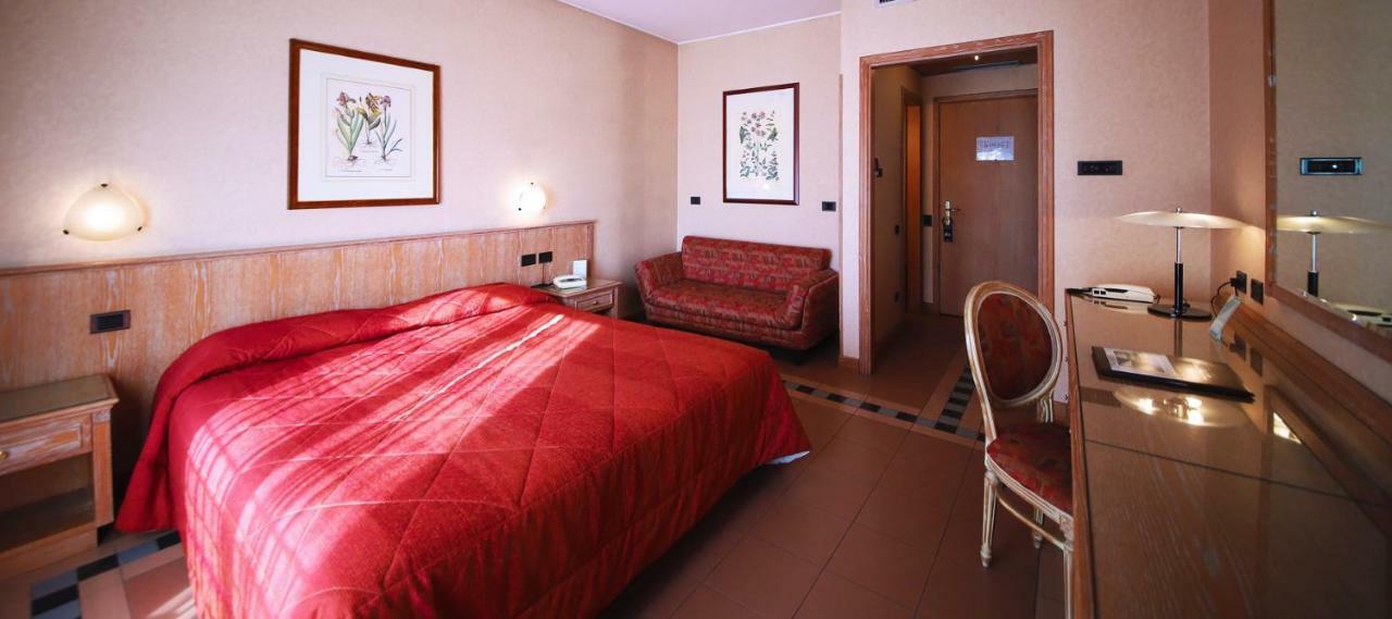 Monica Hotel Fiera Pregnana Milanese ภายนอก รูปภาพ