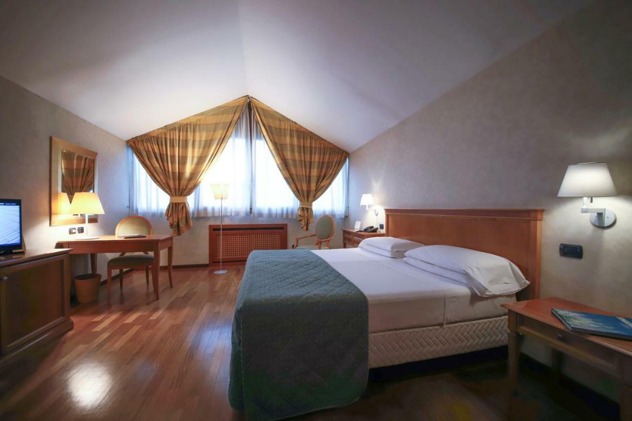 Monica Hotel Fiera Pregnana Milanese ภายนอก รูปภาพ