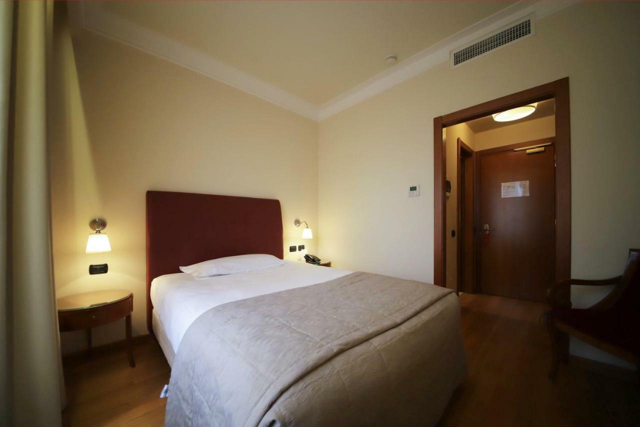 Monica Hotel Fiera Pregnana Milanese ภายนอก รูปภาพ