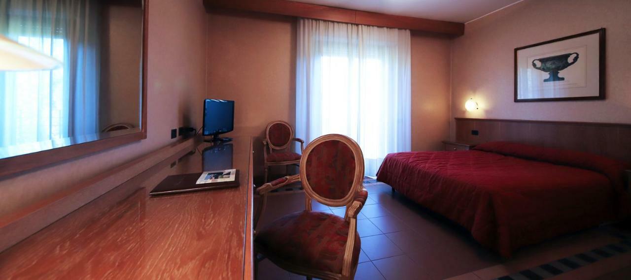 Monica Hotel Fiera Pregnana Milanese ภายนอก รูปภาพ