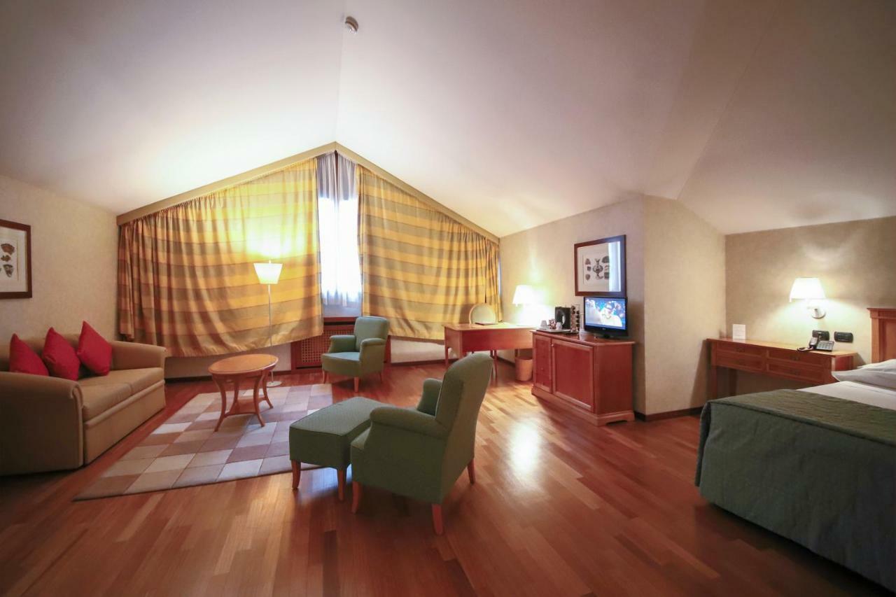 Monica Hotel Fiera Pregnana Milanese ภายนอก รูปภาพ