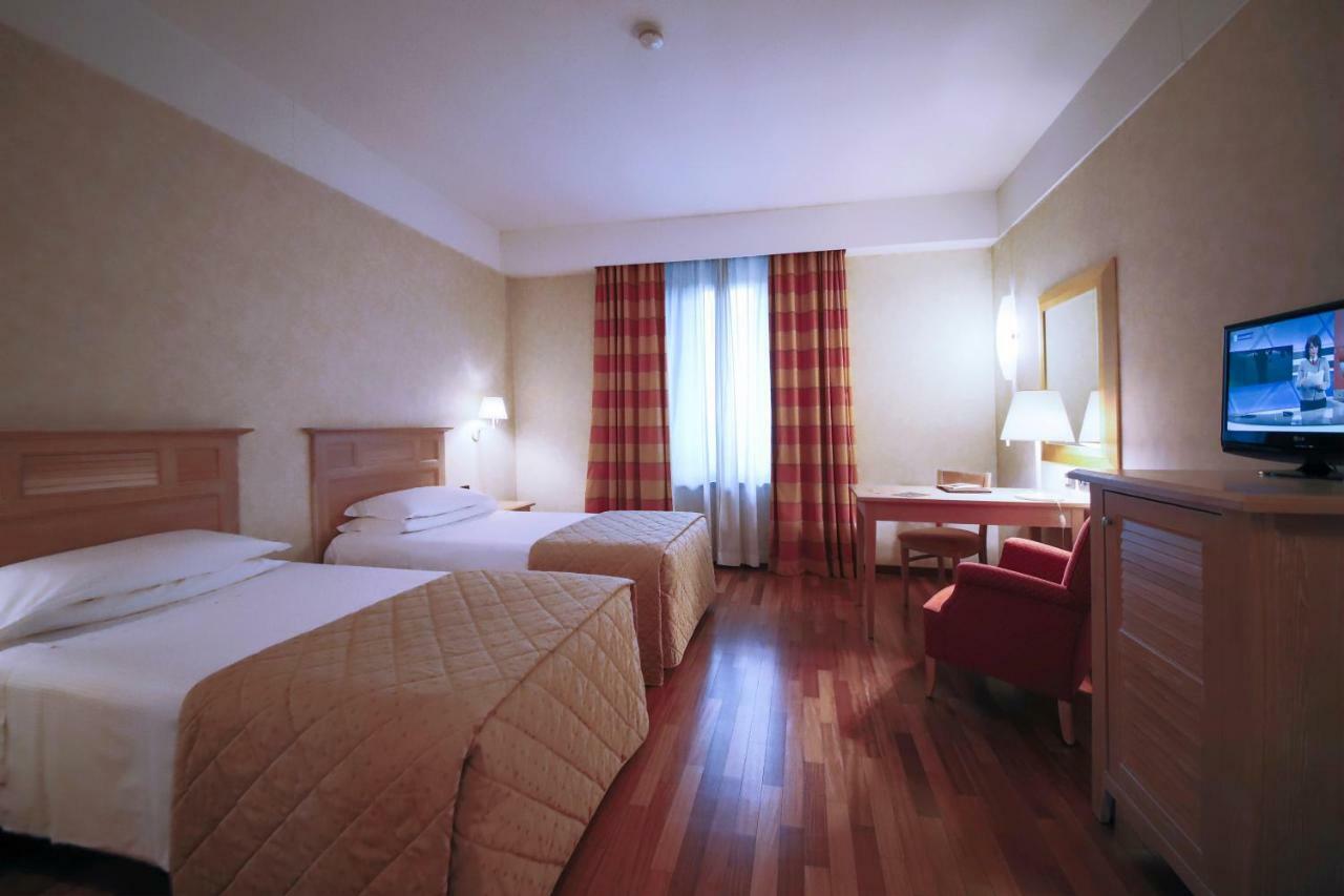 Monica Hotel Fiera Pregnana Milanese ภายนอก รูปภาพ