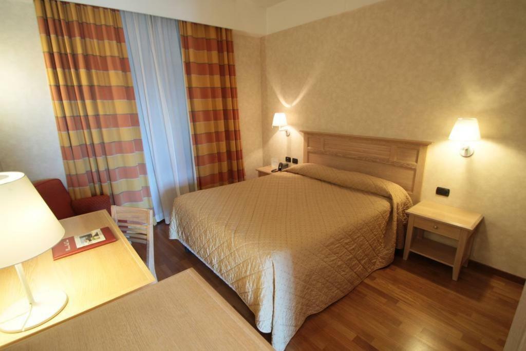Monica Hotel Fiera Pregnana Milanese ภายนอก รูปภาพ